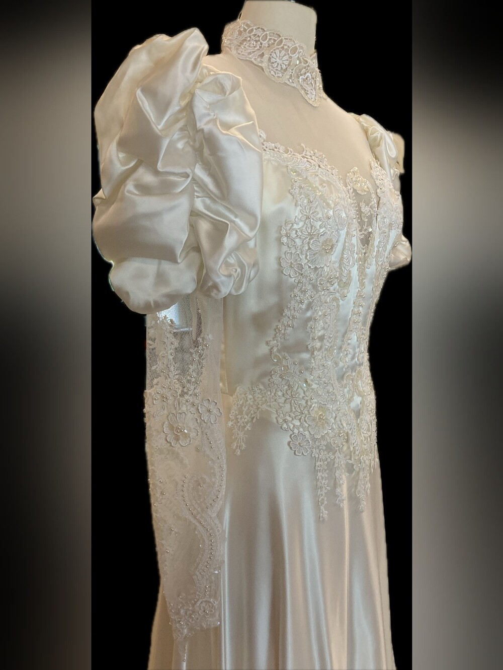 Vintage Ivory Satin and Lace Wedding Gown - Picture 7 of 16